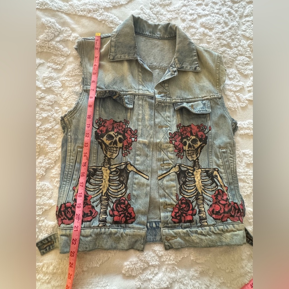 HAND-PAINTED CUSTOM DIA DE LOS MUERTOS JEAN VEST SIZE SMALL - Picture 4 of 5